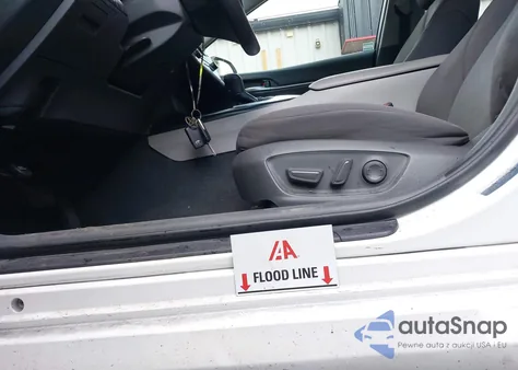 2018 Toyota Camry Le z USA, uszkodzony, nr VIN 4T1B11HK1JU523373